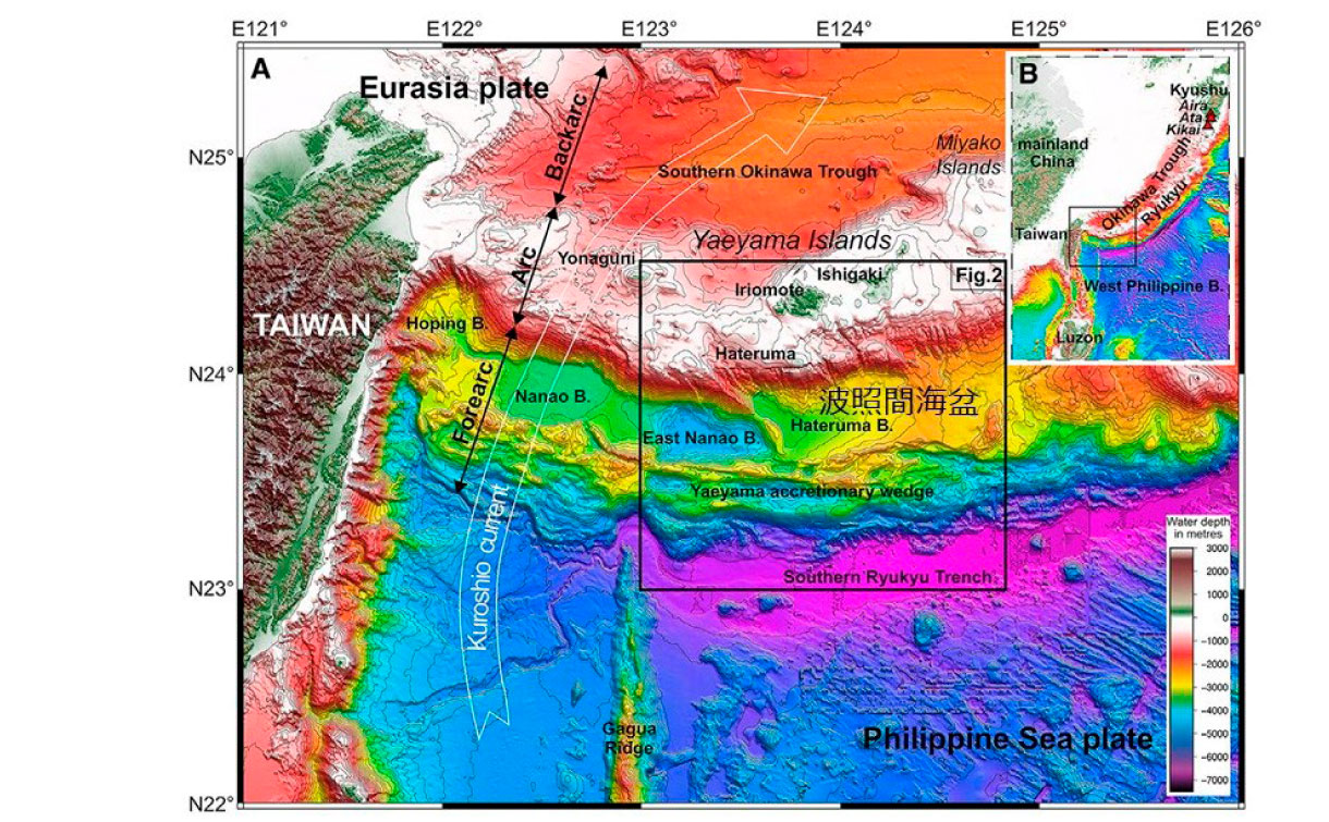 南琉球の海溝から背弧(沖縄トラフ)にかけての海底地形図。黒枠内の波照間海盆が調査された海域