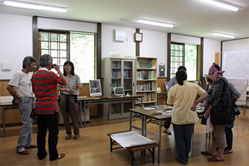 写真1:薬師塗漆工芸館での展示風景