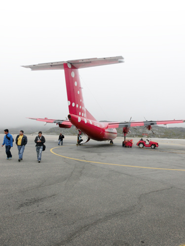 カナック村に向かう飛行機(Air Greenland)