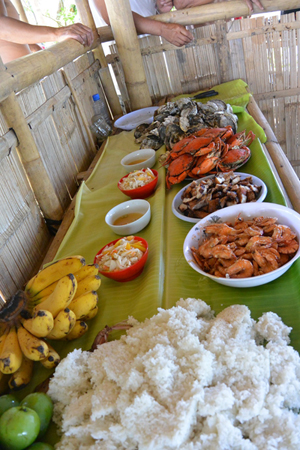 バタン湾で取れた海の幸を使った料理