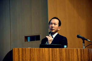 講演する井上 智博 大阪府文化財センター調査課 主査