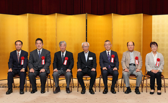 7月24日（金）に一般社団法人クラブ関西にて執り行われた贈呈式の様子