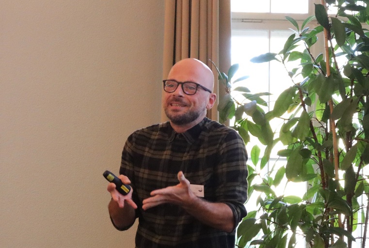 Guido Caniglia (Konrad Lorenz Institute for Evolution and Cognition Research in Klosterneuburg) 発表 (テーマ 1)