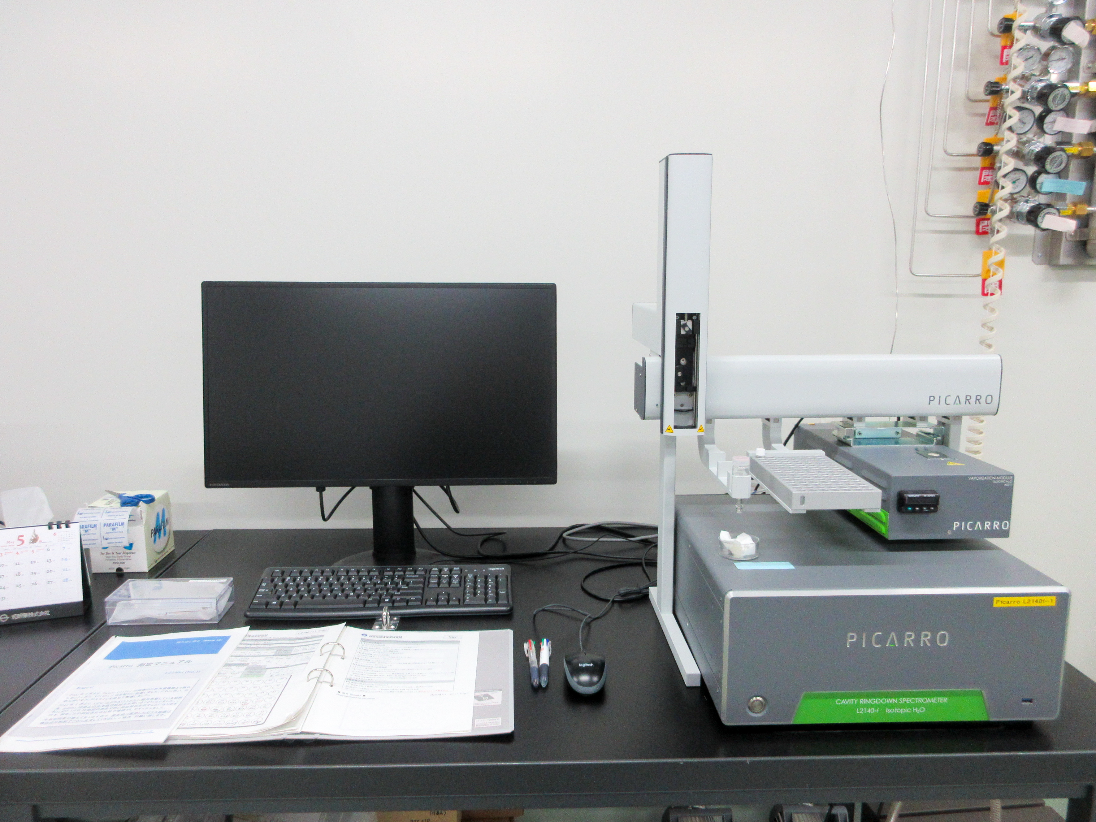 水同位体比分析装置（CRDS）