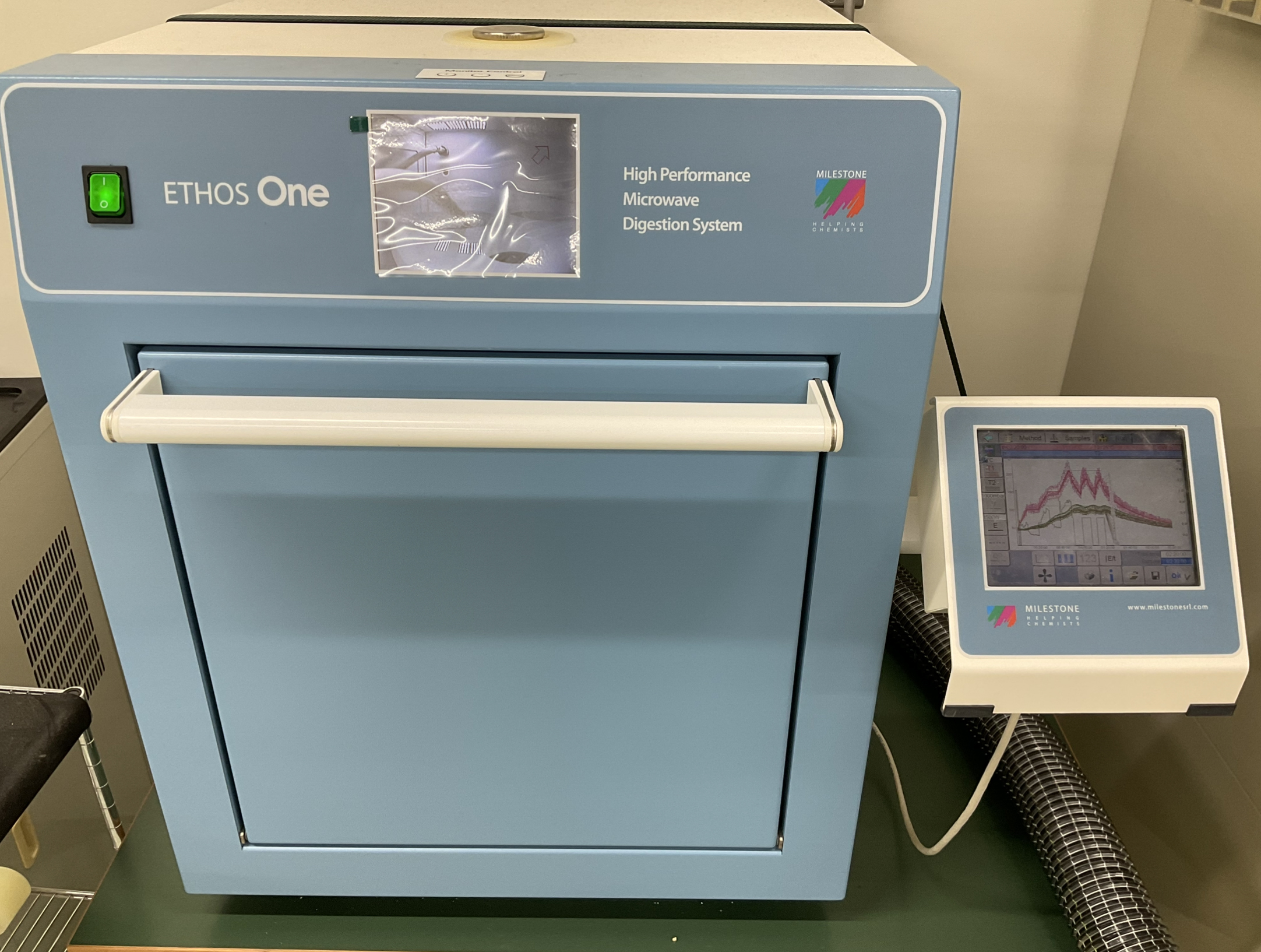 マイクロ波試料前処理装置 (Ethos one）1