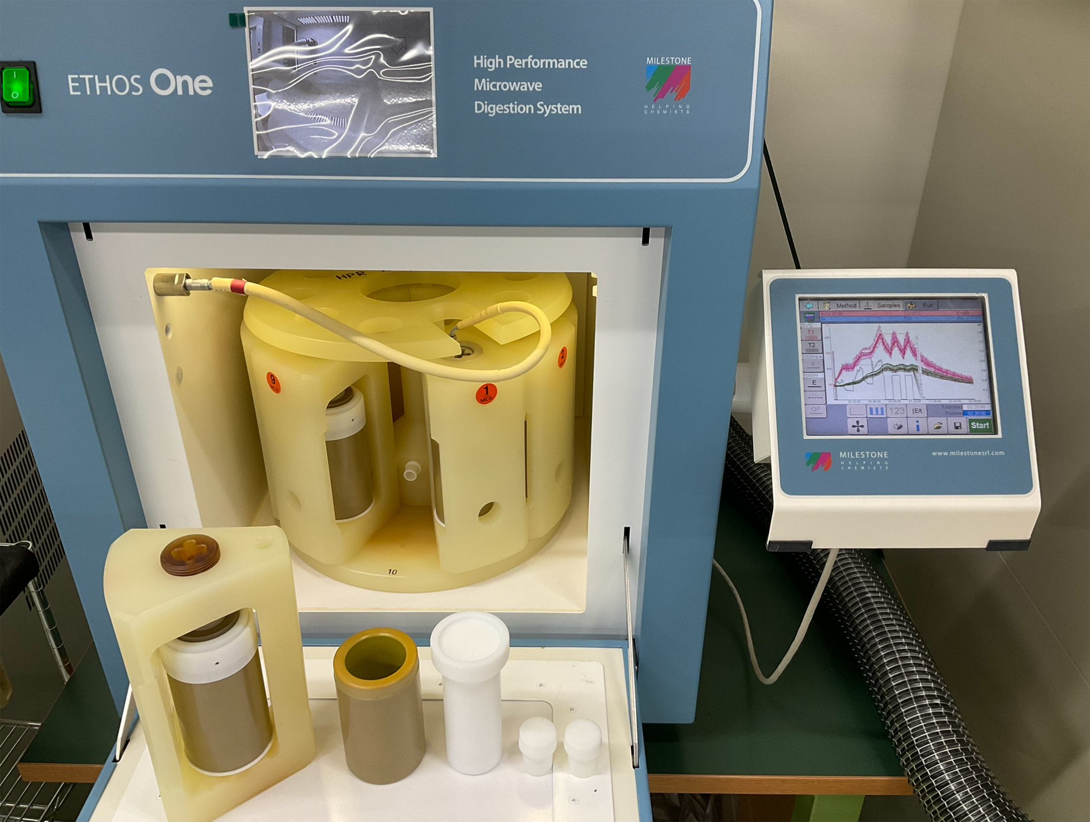 マイクロ波試料前処理装置 (Ethos one）2