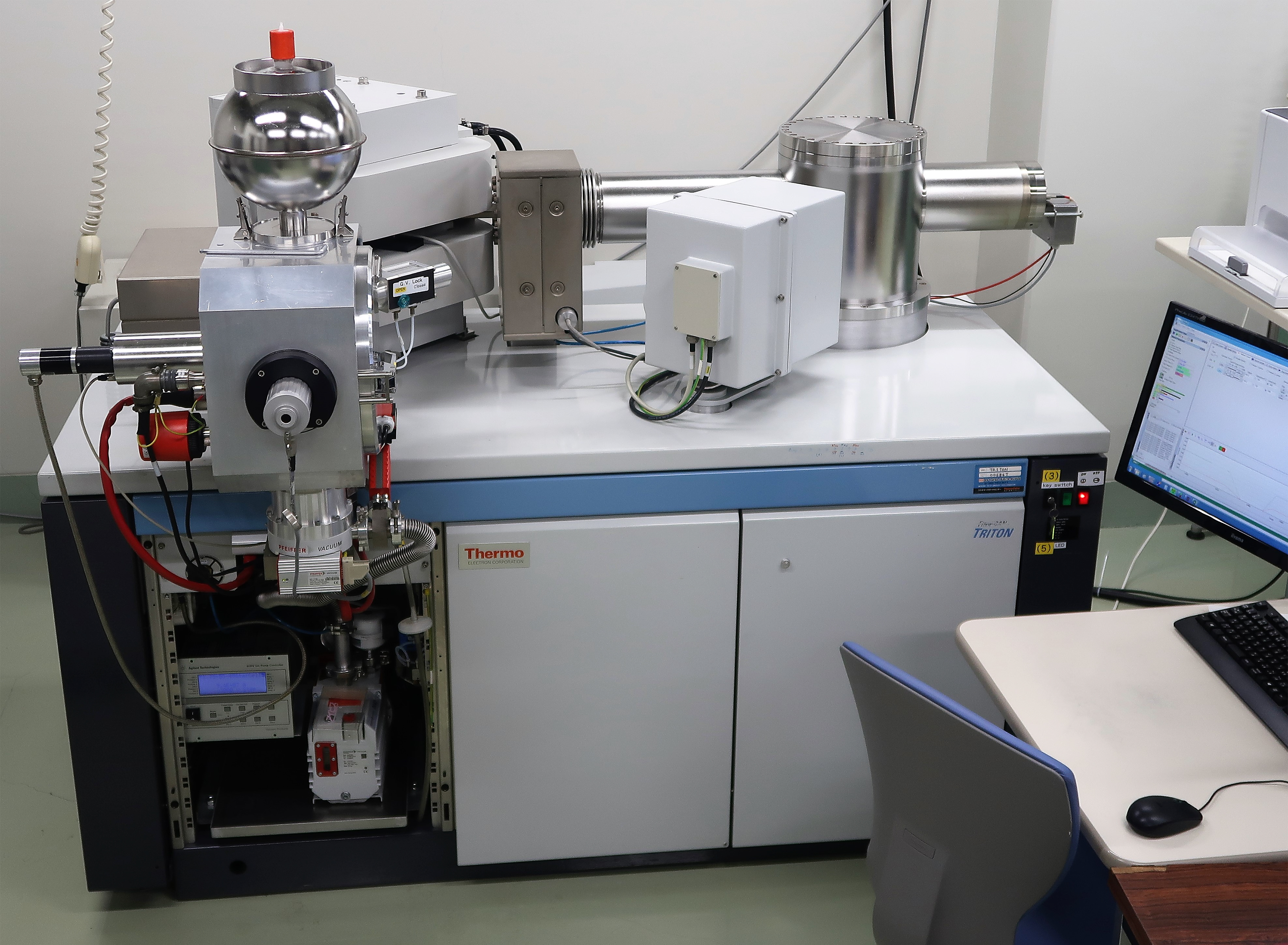 表面電離型質量分析装置（TIMS）1