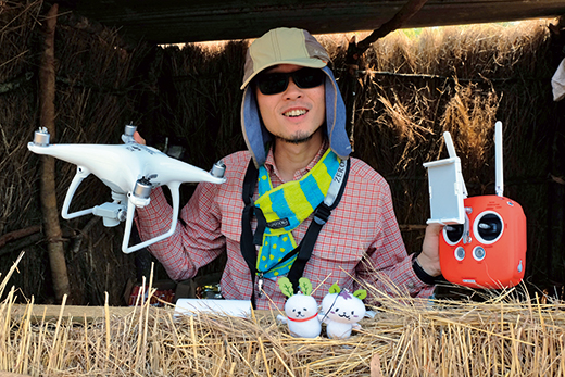 ドローンを飛ばす直前の渡辺さん