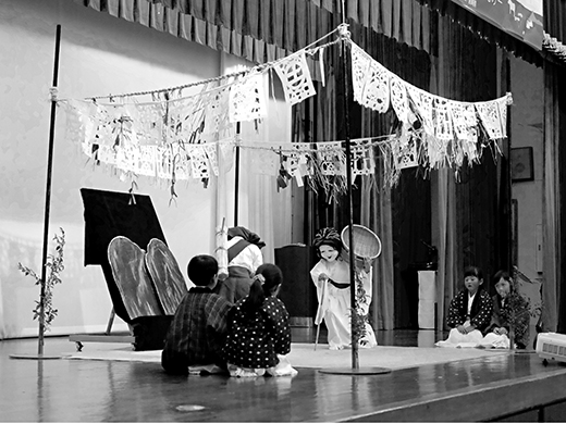 旭ヶ丘保育園児による園児神楽の披露