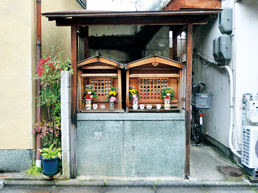 よく手入れされた祠
