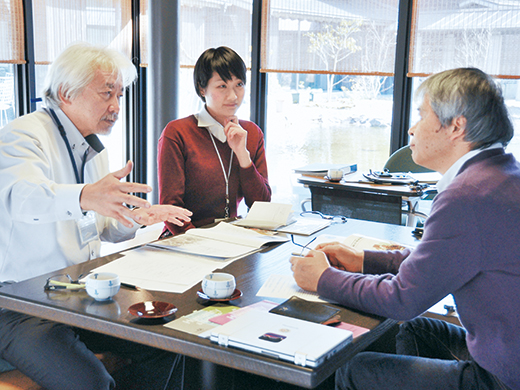 初対面での対談だったが、語りあううちに、環境教育への問題意識、人的ネットワークに多くの共通点があることがわかり、議論は白熱