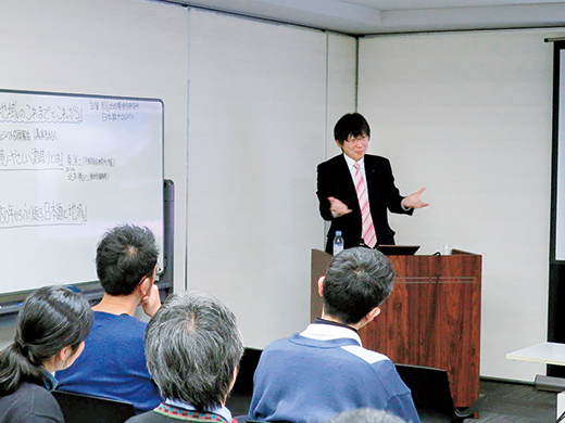 秦所長の講演のようす