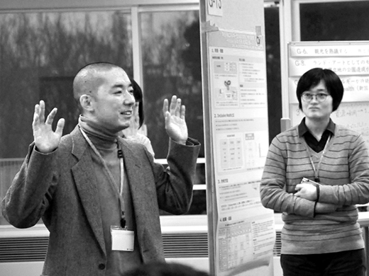 発表するグループのメンバー(大阪大学 小川歩人さん)