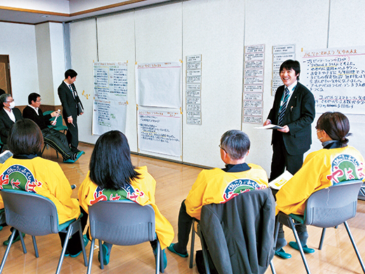 岩手県矢巾町で、政策の優先順位を討議中