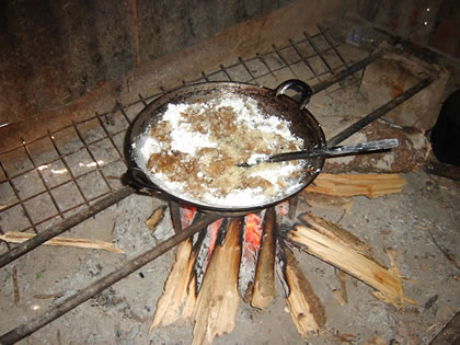 サゴヤシのデンプンを使った料理