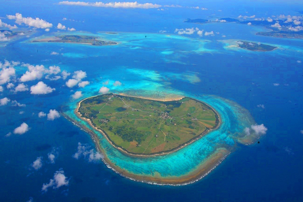 Coral reefs surrounding Kuroshima (Okinawa, Japan)